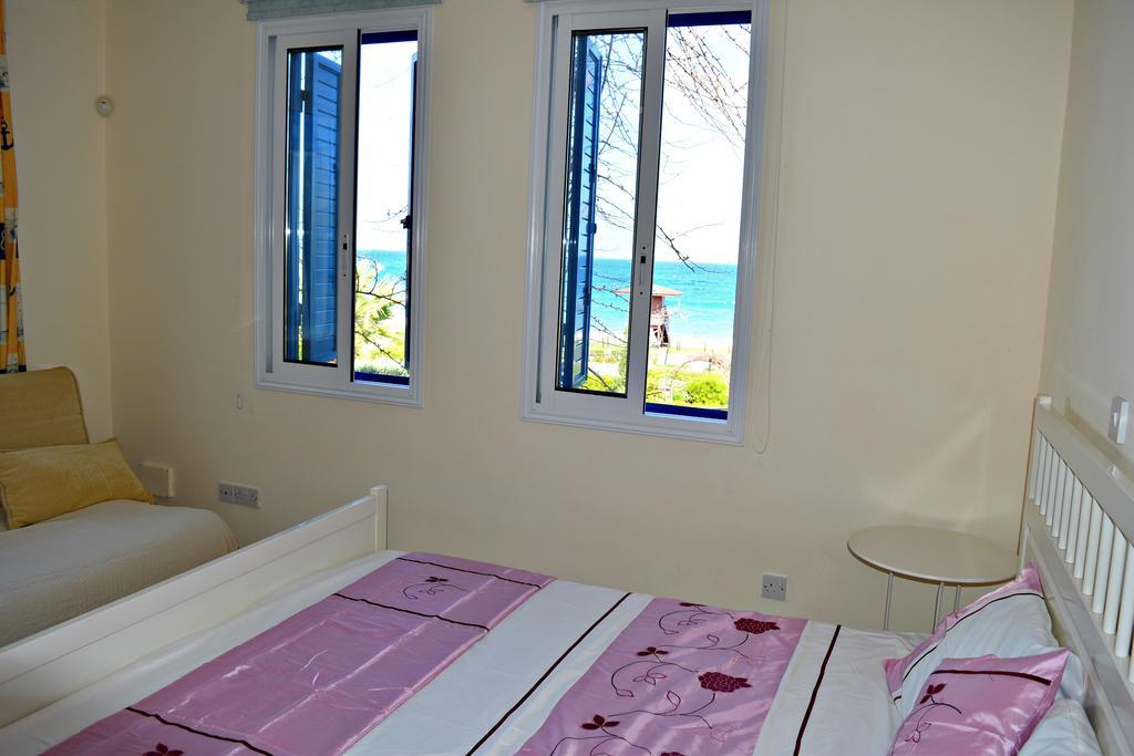 Latchi Beach Front Villa - Private Heated Pool - Amazing Uninterrupted Sea Views Полис Экстерьер фото