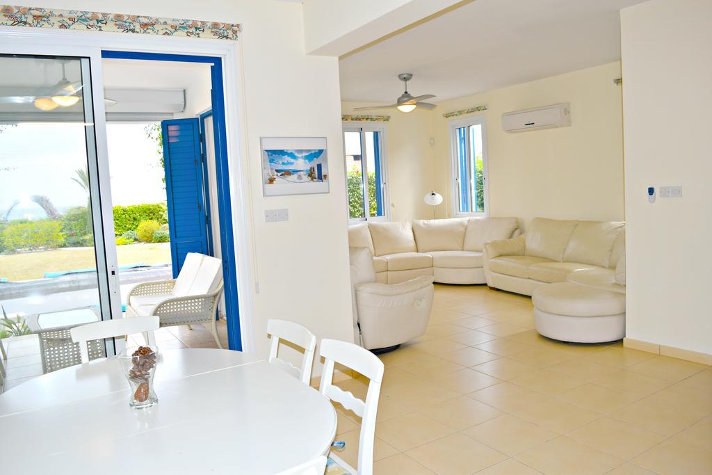 Latchi Beach Front Villa - Private Heated Pool - Amazing Uninterrupted Sea Views Полис Экстерьер фото