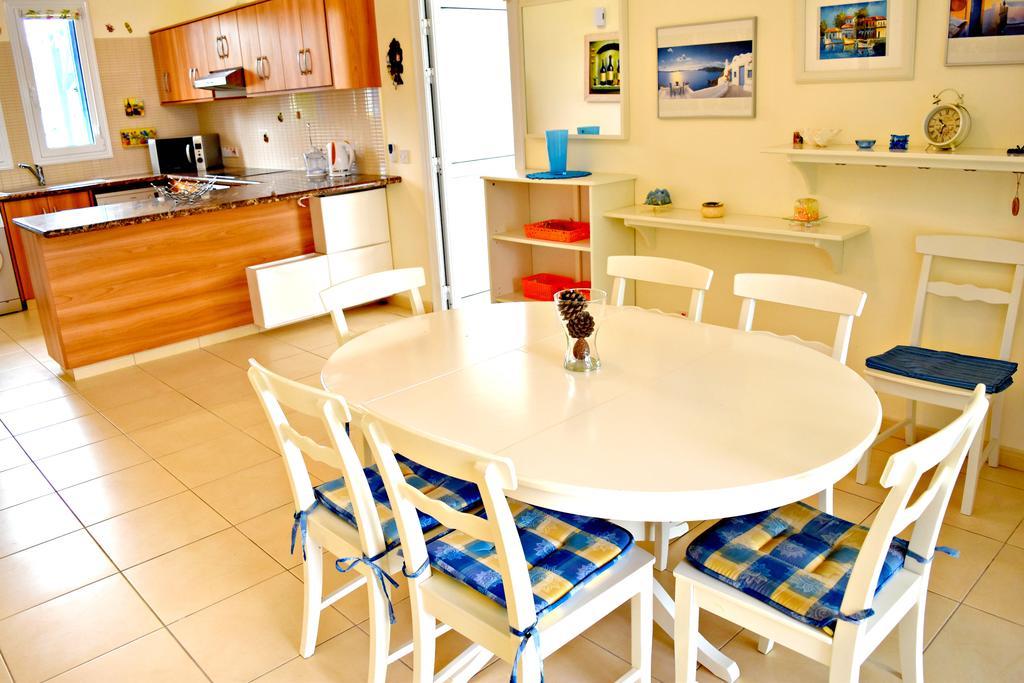 Latchi Beach Front Villa - Private Heated Pool - Amazing Uninterrupted Sea Views Полис Экстерьер фото
